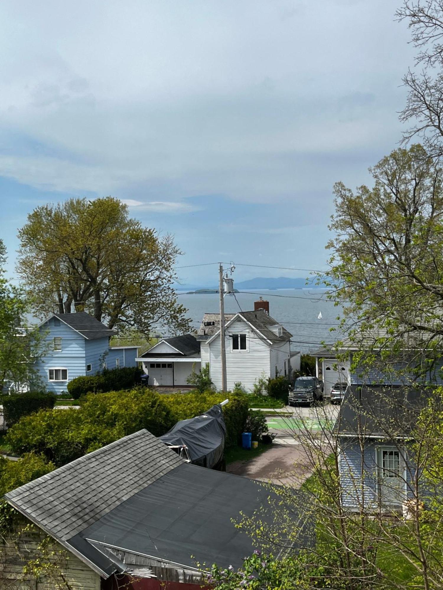Centrally Located With Lake Views 伯灵顿 外观 照片